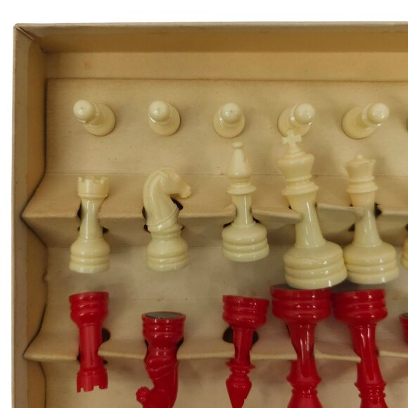 E S Lowe Co. Staunton Pattern Tournament Plastic Chessmen No. 809 Vintage 1945 - Picture 9 of 14